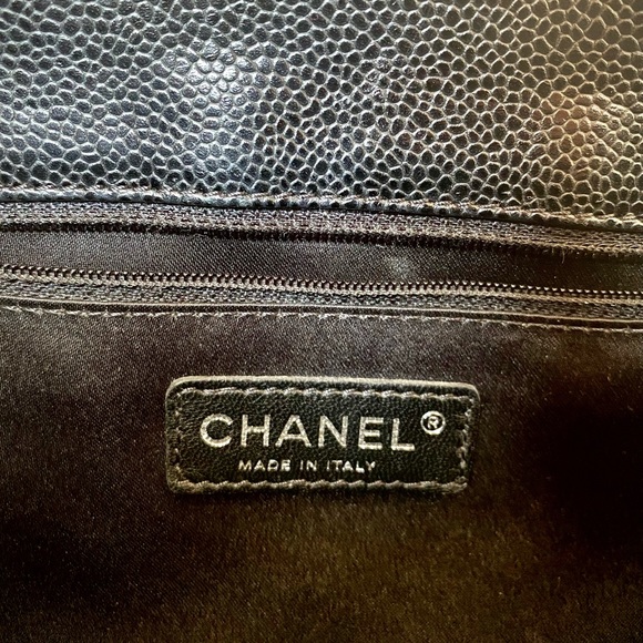 ๐๐๐๐๐๐ Black Quilted Caviar Grand Shopping Tote - Picture 8 of 16